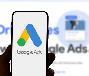 Google Ads tests A/B experiments for Shopping ad product data
