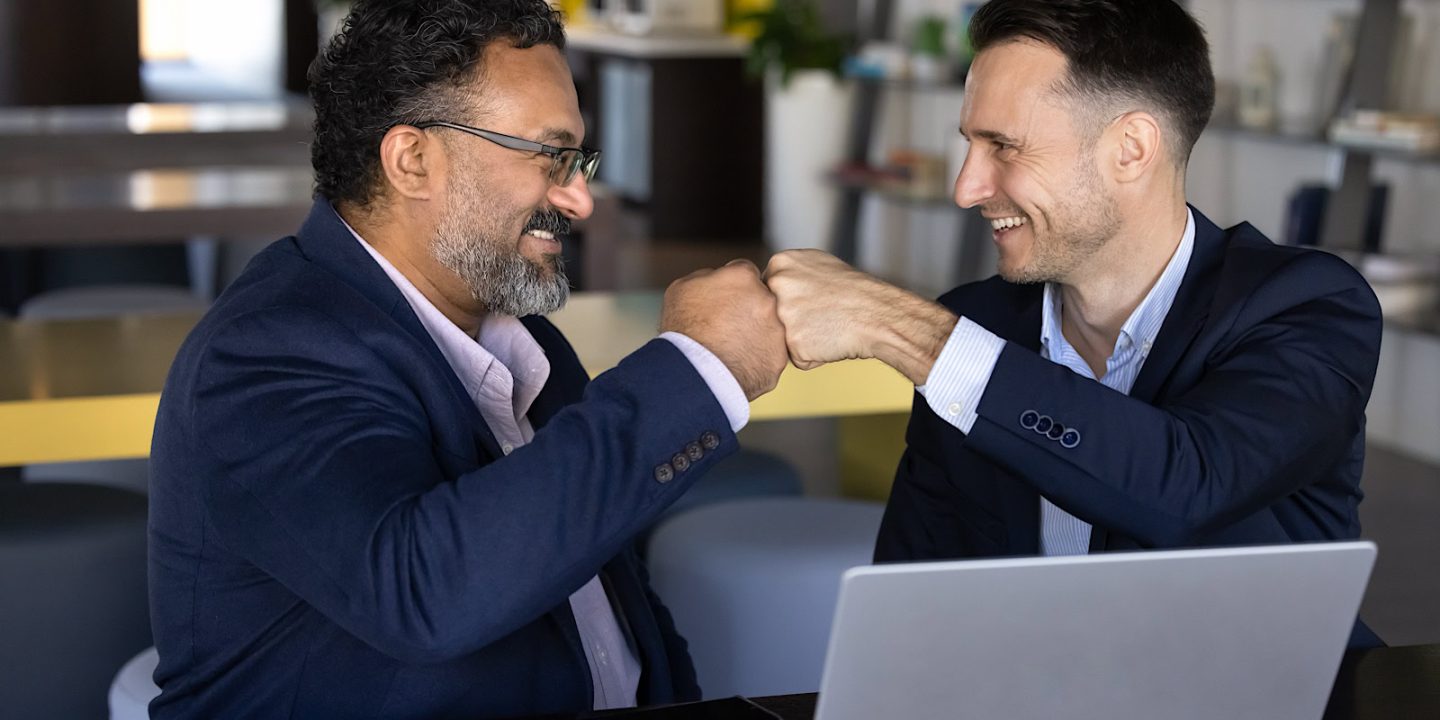 B2B Buyers Trust Peers Over AI Chatbots, Report Finds