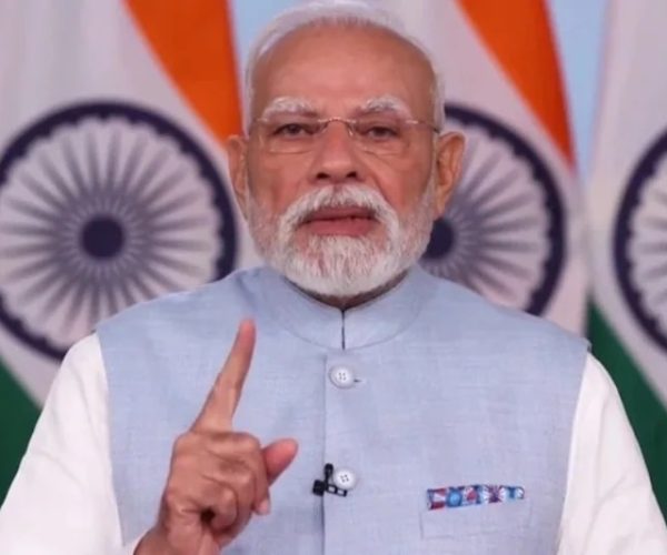 “Today I have come to talk to the women of India,” he said, adding that “All Indian citizens are seeing how Indian women's flight was curbed.”