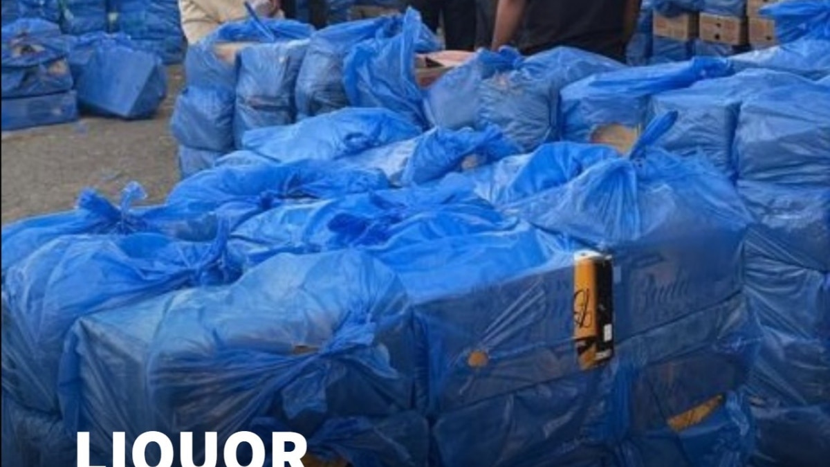 #WATCH Big Crackdown! 555 Boxes Of Liquor Seized In Gujarat