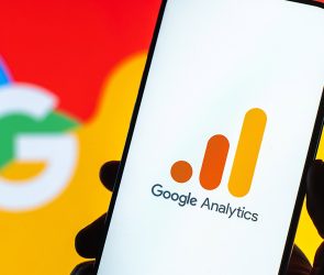 Google Analytics Adds AI Assistant As Default Channel Group