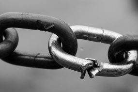Google’s Mueller On First Link Priority & Link Obfuscation